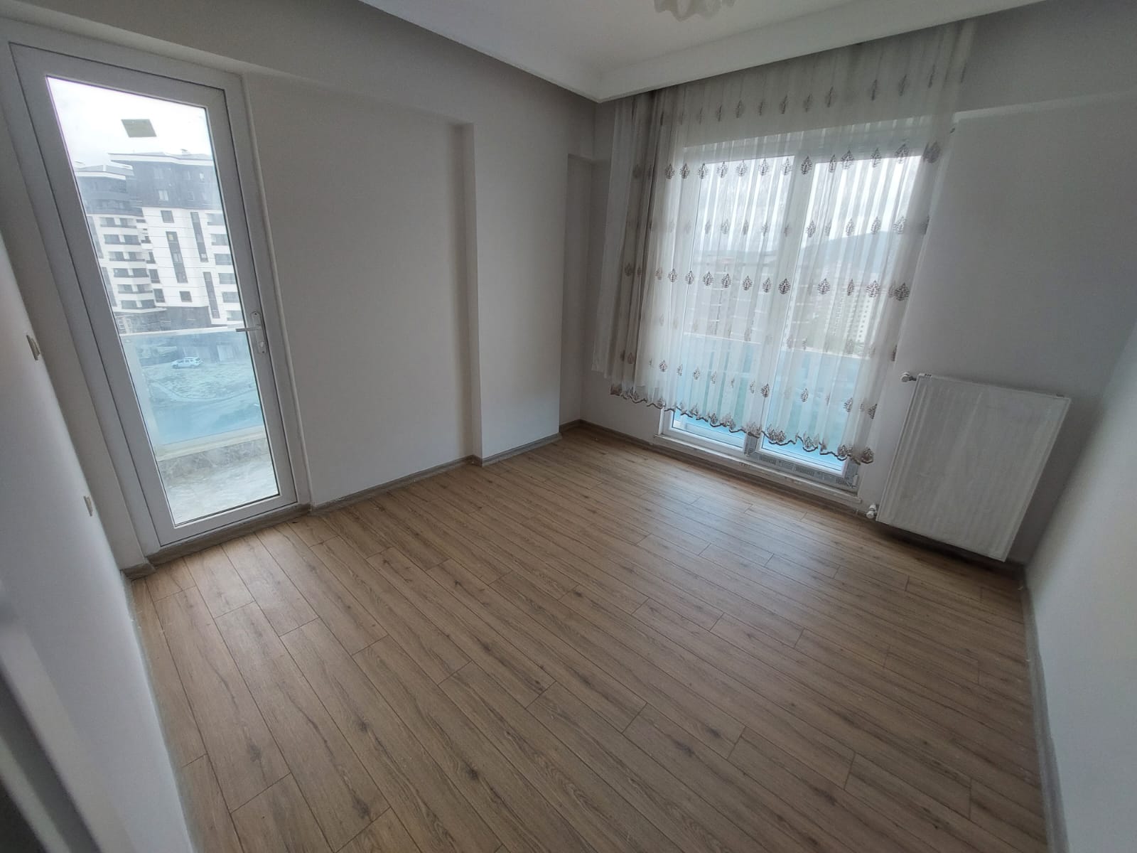 KARŞIYAKA MAH. KİRALIK EBEVEYN BANYOLU 3+1 DAİRE